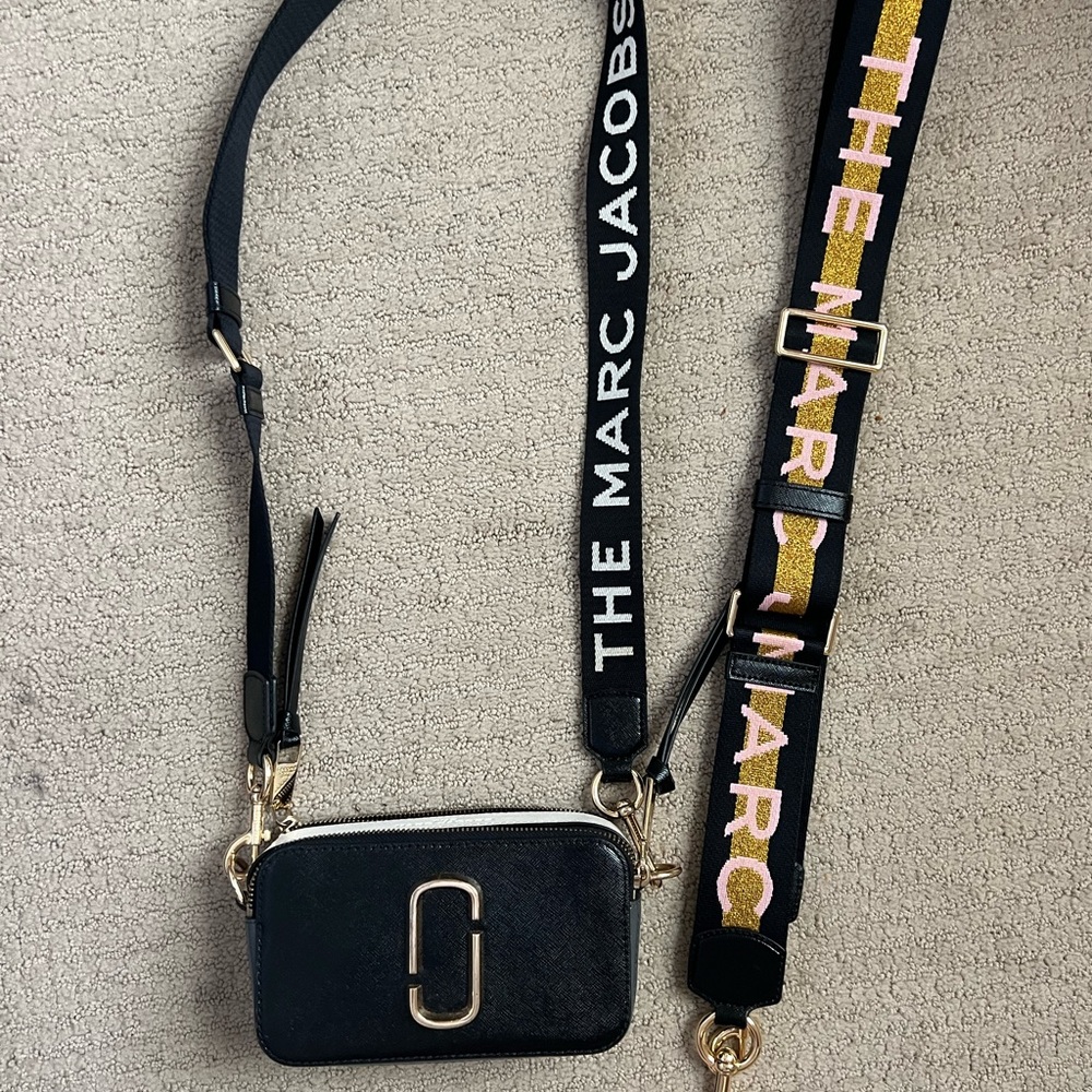THE SNAPSHOT MARC JACOBS! Never used. Two straps included.